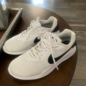 Women’s Nike sneakers
